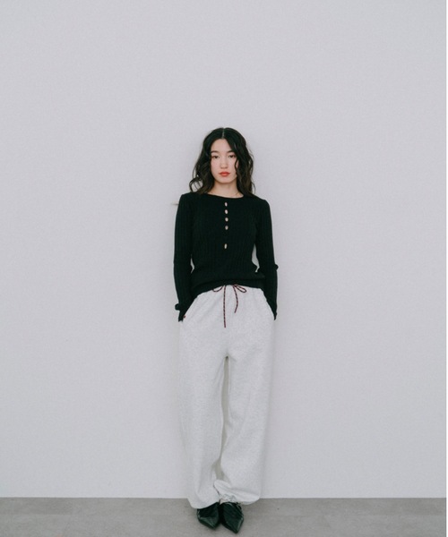 DRWCYS（ドロシーズ）の「アイレットリブニットトップス（ニット/セーター・レディース・ブラック/グレー・FREE）」の3枚目の写真