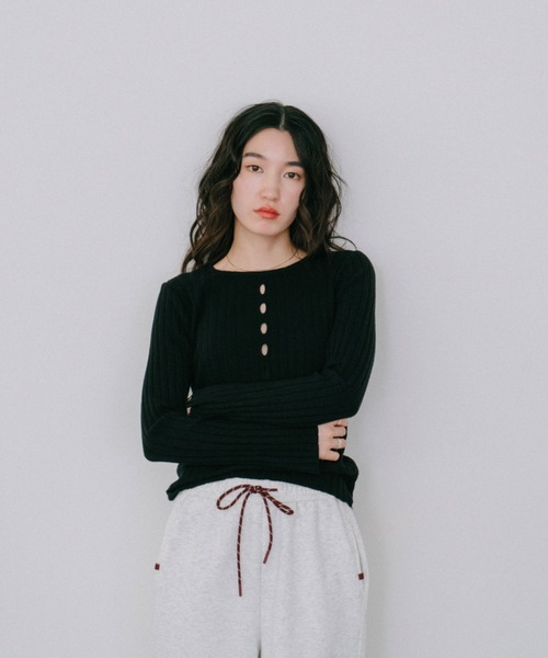 DRWCYS（ドロシーズ）の「アイレットリブニットトップス（ニット/セーター・レディース・ブラック/グレー・FREE）」の7枚目の写真