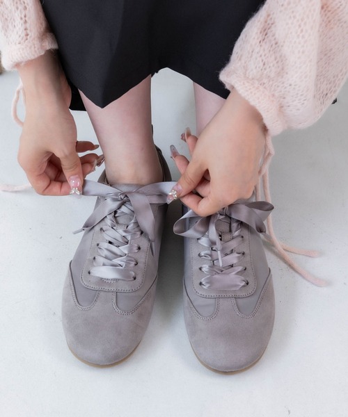 EVOL(イーボル)の「【軽量・柔らかい】レースアップスニーカー IY5717(スニーカー・レディース・ブラック/ベージュ/グレー/ブラウン/ダークグレー・22.5cm/23.0cm/23.5cm/24.0cm/24.5cm/25.0cm)」の3枚目の写真