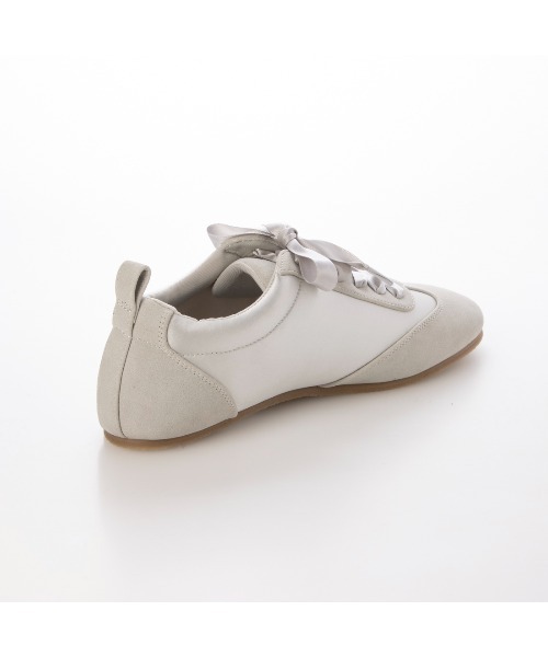 EVOL(イーボル)の「【軽量・柔らかい】レースアップスニーカー IY5717(スニーカー・レディース・ブラック/ベージュ/グレー/ブラウン/ダークグレー・22.5cm/23.0cm/23.5cm/24.0cm/24.5cm/25.0cm)」の18枚目の写真