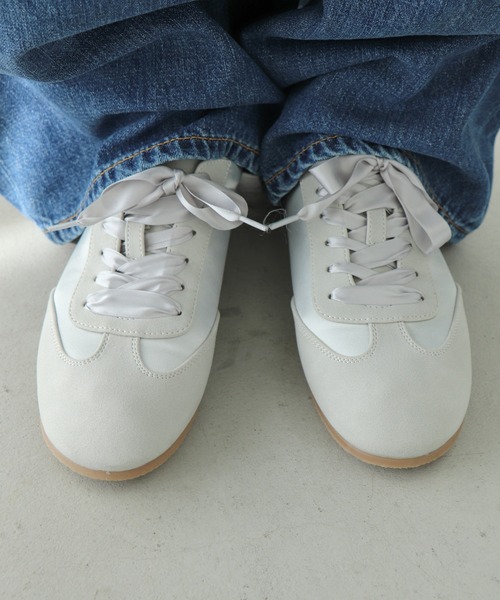 EVOL(イーボル)の「【軽量・柔らかい】レースアップスニーカー IY5717(スニーカー・レディース・ブラック/ベージュ/グレー/ブラウン/ダークグレー・22.5cm/23.0cm/23.5cm/24.0cm/24.5cm/25.0cm)」の21枚目の写真