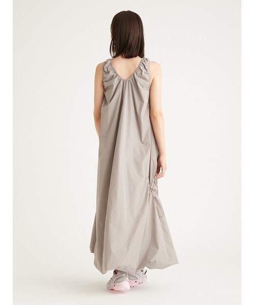 emmi(エミ)の「ギャザーフォルムワンピース(ワンピース・レディース・ブラック/ブルー/オフホワイト/グレー・0/1)」の12枚目の写真