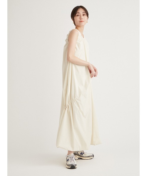 emmi(エミ)の「ギャザーフォルムワンピース(ワンピース・レディース・ブラック/ブルー/オフホワイト/グレー・0/1)」の6枚目の写真