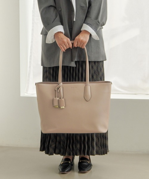 Jewelna Rose(ジュエルナローズ)の「リタ・トートバッグ A4サイズ 16146(トートバッグ・レディース・ブラック/ライトベージュ/スモークピンク/チャコール/バーガンディー・FREE)」の13枚目の写真