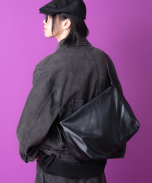 an meets zakka(アンミツザッカ)の「an meets zakka レトロバックルベルト合成皮革スクエアショルダーバッグ / バック カバン 鞄 レディース メンズ ユニセックス 斜めがけ(ショルダーバッグ・レディース・ブラウン/モカ/ブラック/アイボリー・ONESIZE)」の3枚目の写真