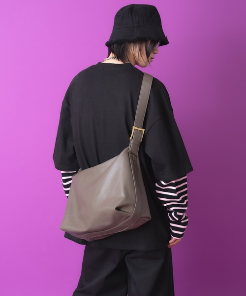 an meets zakka(アンミツザッカ)の「an meets zakka レトロバックルベルト合成皮革スクエアショルダーバッグ / バック カバン 鞄 レディース メンズ ユニセックス 斜めがけ(ショルダーバッグ・レディース・ブラウン/モカ/ブラック/アイボリー・ONESIZE)」の20枚目の写真