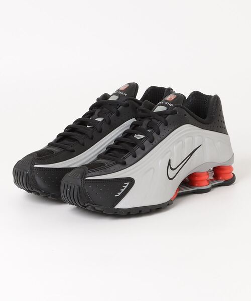 NIKE(ナイキ)の「SHOX R4(スニーカー・メンズ・シルバー×ブラック・24.5cm/24.0cm/28.0cm/27.5cm/27.0cm/26.5cm/26.0cm/25.0cm)」の1枚目の写真