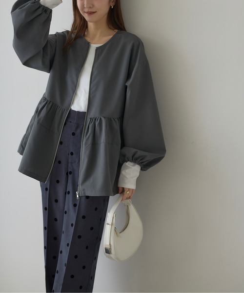 &. NOSTALGIA(アンドドットノスタルジア)の「【ZOZO限定】ペプラムブルゾン(ブルゾン・レディース・ベージュ/チャコールグレー/ブラック・M)」の4枚目の写真