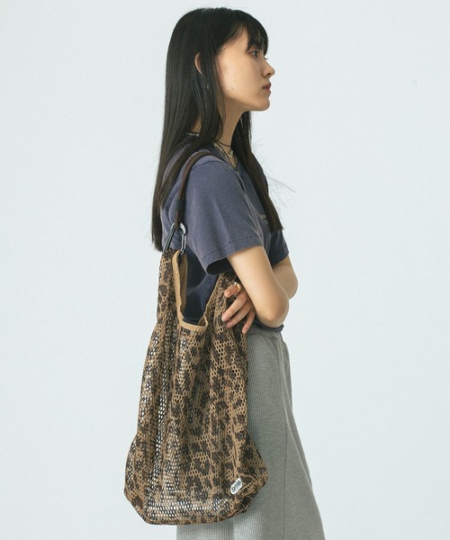 OUTDOOR PRODUCTS（アウトドアプロダクツ）の「【ROSE BUD別注】(OUTDOOR PRODUCTS)MESH SHOPPER（ショルダーバッグ・レディース・ブラウン/ホワイト/ブラック・ONE SIZE）」の13枚目の写真