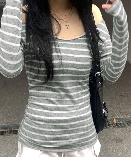Kuroba(クロバ)の「ボーダー柄オフショルダー長袖トップス(Tシャツ/カットソー・レディース・ライトグレー/ダークグレー・M/L)」の3枚目の写真
