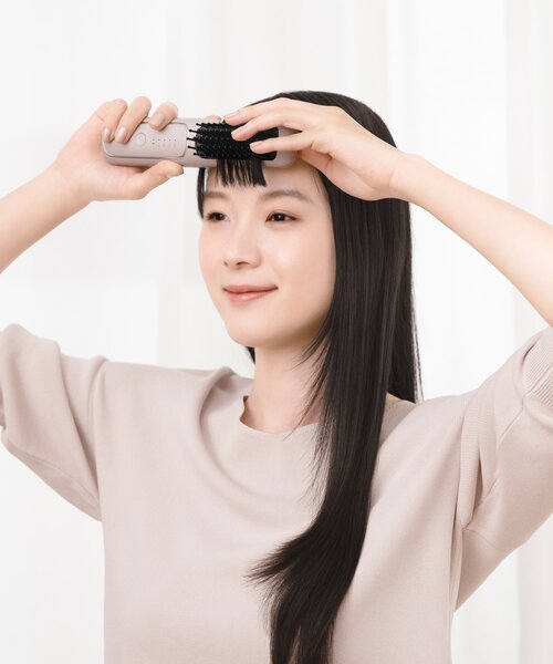 BIRTHDAY BAR（バースデイバー）の「【FESTINO　フェスティノ】充電式スタイリングヒーターブラシ（美容器具・レディース・ホワイト/ベージュ・0）」の4枚目の写真