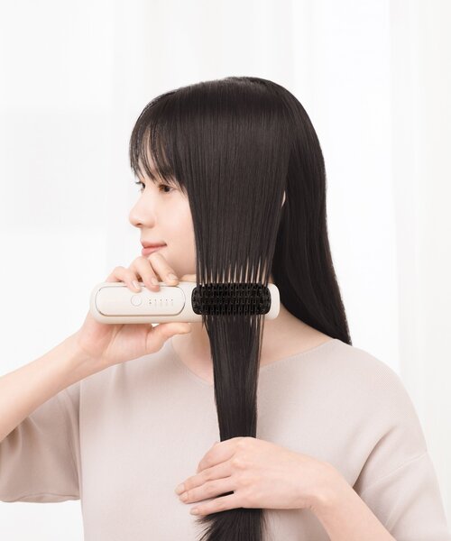 BIRTHDAY BAR（バースデイバー）の「【FESTINO　フェスティノ】充電式スタイリングヒーターブラシ（美容器具・レディース・ホワイト/ベージュ・0）」の5枚目の写真