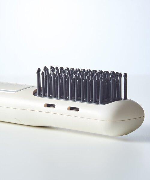 BIRTHDAY BAR（バースデイバー）の「【FESTINO　フェスティノ】充電式スタイリングヒーターブラシ（美容器具・レディース・ホワイト/ベージュ・0）」の12枚目の写真