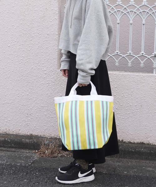 GLOBAL FORME CONCRETE（グローバルフォルムコンクリート）の「【AND PACKABLE】TB HARA1　HDPE　トートバッグ（トートバッグ・レディース・オレンジ/パープル/ブルー/イエロー・L）」の4枚目の写真