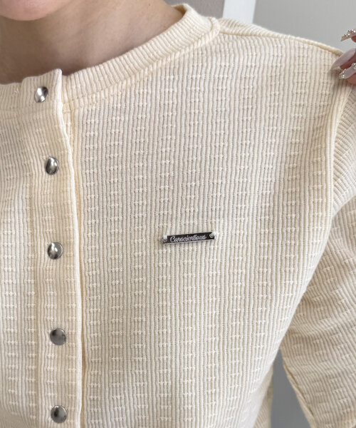 w closet(ダブルクローゼット)の「ジャガードコンパクトカーディガン(Tシャツ/カットソー・レディース・アイボリー/チャコールグレー/ブルー・FREE)」の9枚目の写真