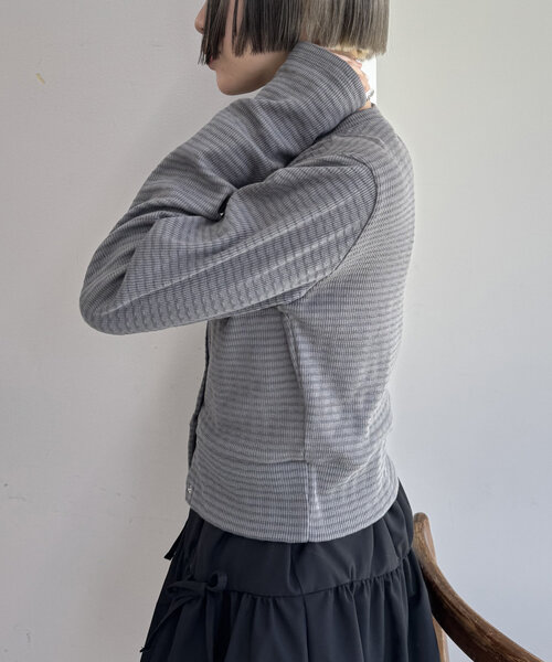 w closet(ダブルクローゼット)の「ジャガードコンパクトカーディガン(Tシャツ/カットソー・レディース・アイボリー/チャコールグレー/ブルー・FREE)」の19枚目の写真