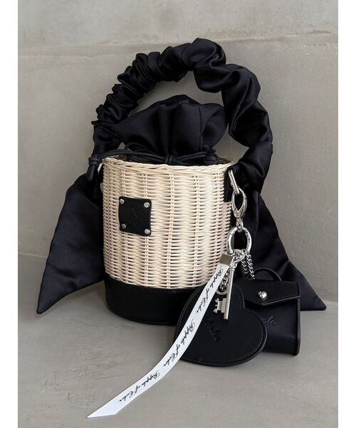 dazzlin（ダズリン）の「リボンハンドルカゴバッグ（かごバッグ・レディース・ブラック・FREE）」の2枚目の写真