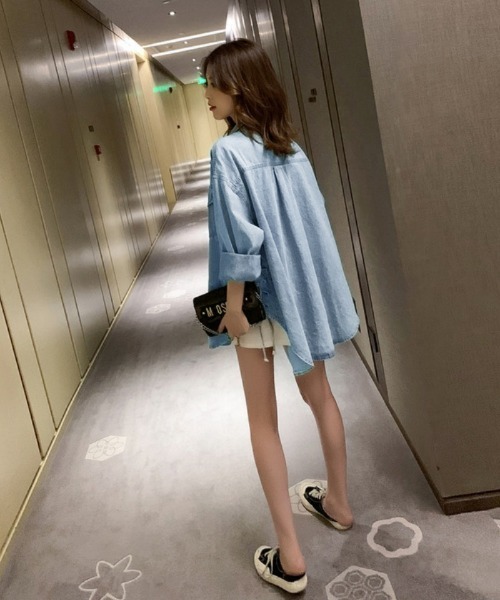 BLANC FICELLE（ブランフィセル）の「サイドデザイン　デニムシャツ（シャツ/ブラウス・レディース・ブルー・S/M/L）」の9枚目の写真
