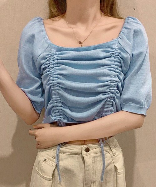 ALTROSE(アルトローズ)の「スクエアネック クロップド丈 オフショル Tシャツ ギャザー リボン(Tシャツ/カットソー・レディース・ブラック/ホワイト/ブルー・FREE)」の3枚目の写真