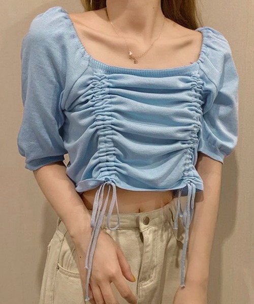 ALTROSE(アルトローズ)の「スクエアネック クロップド丈 オフショル Tシャツ ギャザー リボン(Tシャツ/カットソー・レディース・ブラック/ホワイト/ブルー・FREE)」の4枚目の写真