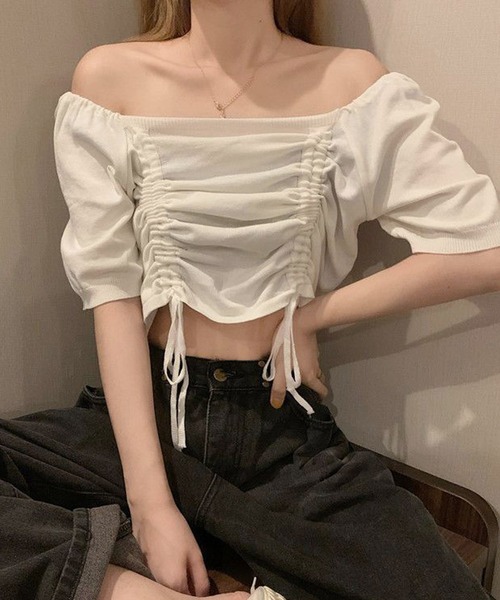 ALTROSE(アルトローズ)の「スクエアネック クロップド丈 オフショル Tシャツ ギャザー リボン(Tシャツ/カットソー・レディース・ブラック/ホワイト/ブルー・FREE)」の7枚目の写真