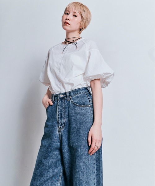 W:Huku(フーク)の「【UVカット:UPF50%+】撥水 パフスリーブ シャーリング ラッシュガード Tシャツ / 半袖 ハーフスリーブ(シャツ/ブラウス・レディース・オフホワイト/ブラック/チャコール・M/L)」の19枚目の写真