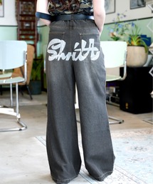 shrita（シュリータ）の「shritaロゴバックプリントデニムパンツ（デニムパンツ）」