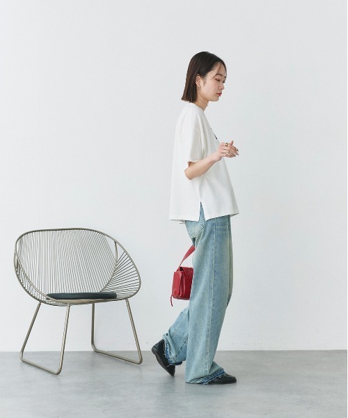 ad thie(アドティエ)の「CONFIDE カレッジロゴプリント 半袖Tシャツ(Tシャツ/カットソー・レディース・ブルーグレー/グレー系/ホワイト×グレー/ピンク/ブラウン/グリーン系/モカ・FREE)」の9枚目の写真