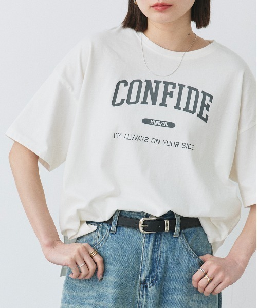 ad thie(アドティエ)の「CONFIDE カレッジロゴプリント 半袖Tシャツ(Tシャツ/カットソー・レディース・ブルーグレー/グレー系/ホワイト×グレー/ピンク/ブラウン/グリーン系/モカ・FREE)」の11枚目の写真