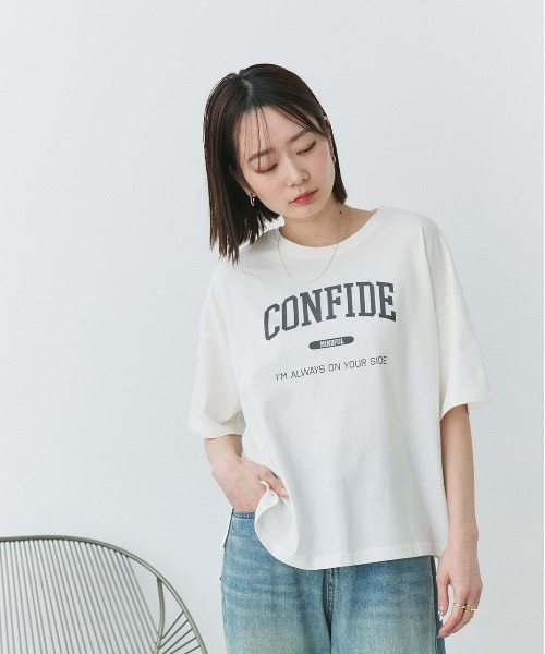 ad thie(アドティエ)の「CONFIDE カレッジロゴプリント 半袖Tシャツ(Tシャツ/カットソー・レディース・ブルーグレー/グレー系/ホワイト×グレー/ピンク/ブラウン/グリーン系/モカ・FREE)」の13枚目の写真