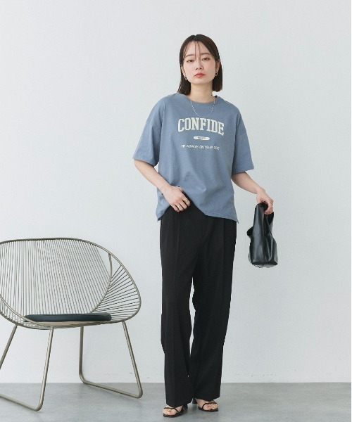 ad thie(アドティエ)の「CONFIDE カレッジロゴプリント 半袖Tシャツ(Tシャツ/カットソー・レディース・ブルーグレー/グレー系/ホワイト×グレー/ピンク/ブラウン/グリーン系/モカ・FREE)」の16枚目の写真
