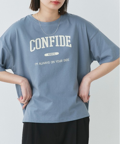 ad thie(アドティエ)の「CONFIDE カレッジロゴプリント 半袖Tシャツ(Tシャツ/カットソー・レディース・ブルーグレー/グレー系/ホワイト×グレー/ピンク/ブラウン/グリーン系/モカ・FREE)」の18枚目の写真