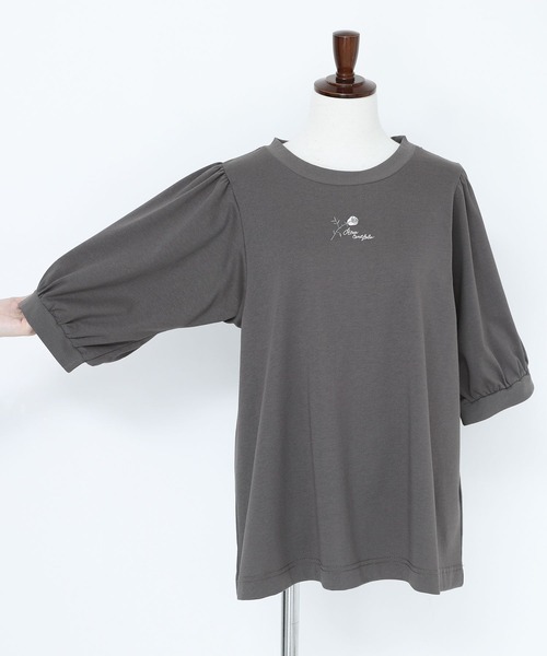 somari imagination(ソマリ イマジネーション)の「【接触冷感】ロゴ刺繍カットソー(Tシャツ/カットソー・レディース・ブラック/オフホワイト/チャコール・1/2)」の7枚目の写真