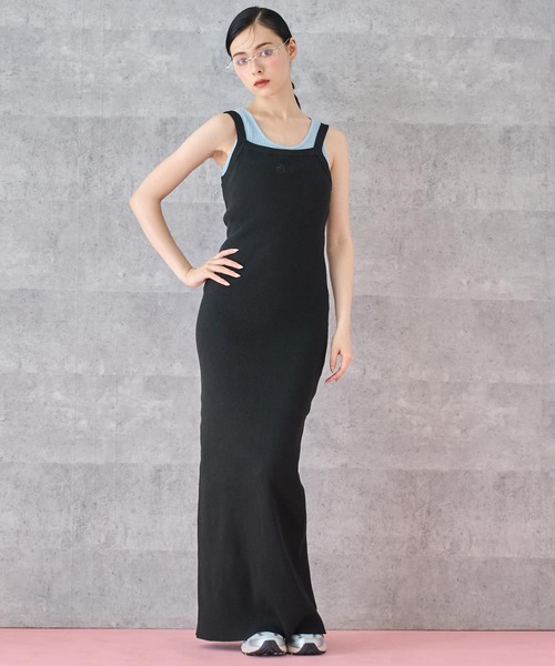 ANAP(アナップ)の「ロゴ刺繍 スリット入り リブ キャミソール ワンピース(ワンピース・レディース・グレー/ブラック・FREE)」の2枚目の写真