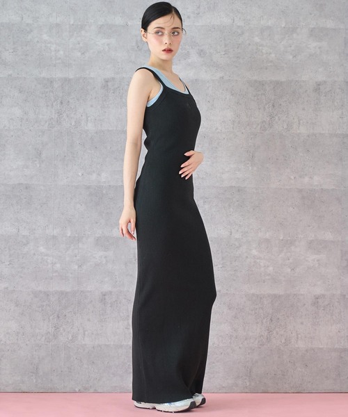 ANAP(アナップ)の「ロゴ刺繍 スリット入り リブ キャミソール ワンピース(ワンピース・レディース・グレー/ブラック・FREE)」の4枚目の写真