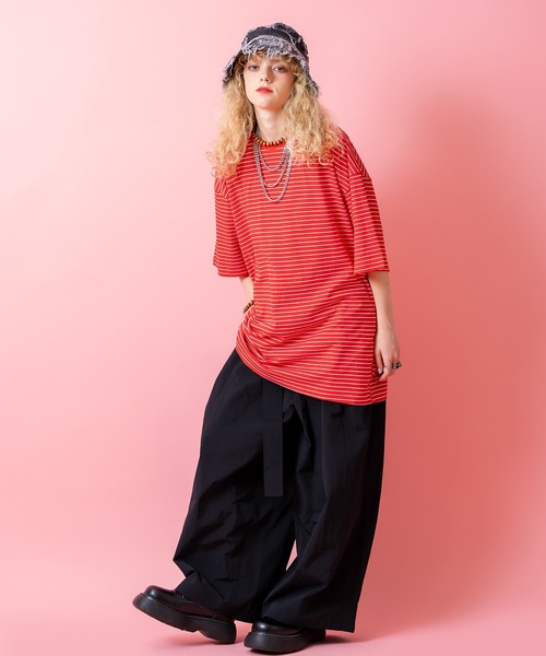 a.p.o.v.(エーピーオービー)の「a.p.o.v. ピンボーダーコットンオーバーサイズTシャツ(Tシャツ/カットソー・メンズ・ブルー/レッド/ネイビー/ブラック・ONESIZE)」の15枚目の写真