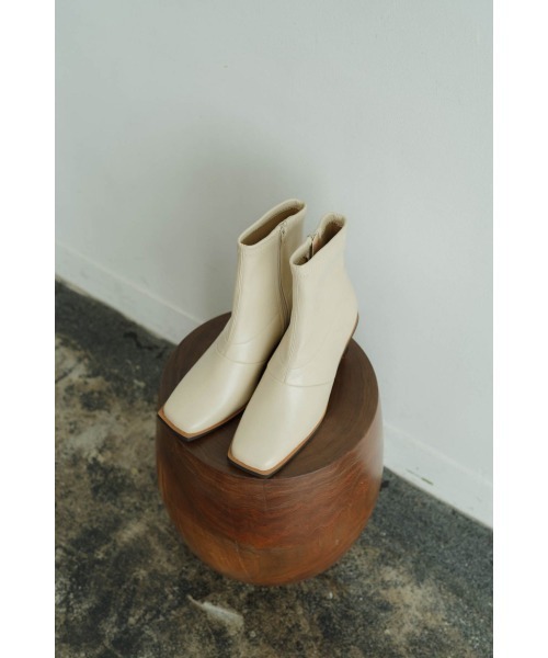 Knuth Marf(クヌースマーフ)の「clear heel boots(ブーツ・レディース・ブラック/アイボリー・23/24/25)」の14枚目の写真