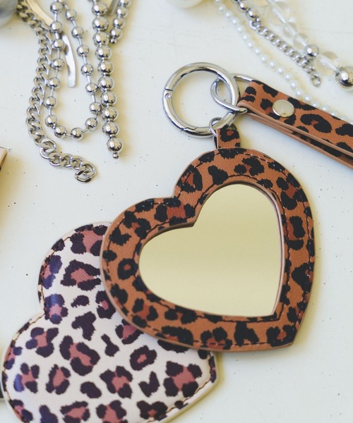 LOWRYS FARM（ローリーズファーム）の「ハートミラーチャーム　496984（キーホルダー・レディース・ブラウン/アイボリー・FREE）」の2枚目の写真