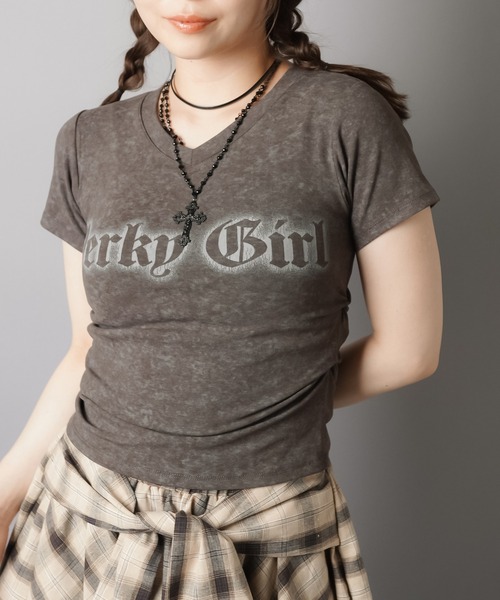 SPINNS(スピンズ)の「Vネック半袖カットソー/ピタTシャツ/PERKY(Tシャツ/カットソー・レディース・アイボリー/カーキ/チャコール・ONESIZE)」の1枚目の写真
