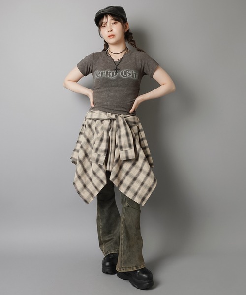 SPINNS(スピンズ)の「Vネック半袖カットソー/ピタTシャツ/PERKY(Tシャツ/カットソー・レディース・アイボリー/カーキ/チャコール・ONESIZE)」の16枚目の写真