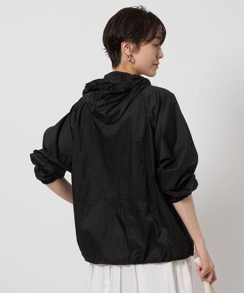 green label relaxing(グリーンレーベルリラクシング)の「<MFG>シアー アノラック パーカー -撥水-(マウンテンパーカー・レディース・ブラック/ナチュラル・FREE)」の4枚目の写真