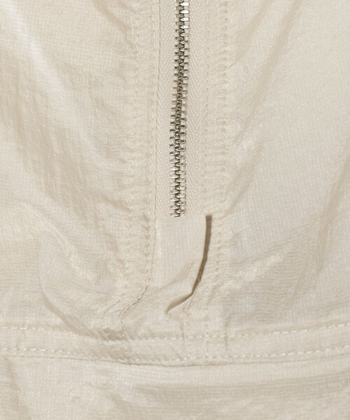 green label relaxing(グリーンレーベルリラクシング)の「<MFG>シアー アノラック パーカー -撥水-(マウンテンパーカー・レディース・ブラック/ナチュラル・FREE)」の19枚目の写真