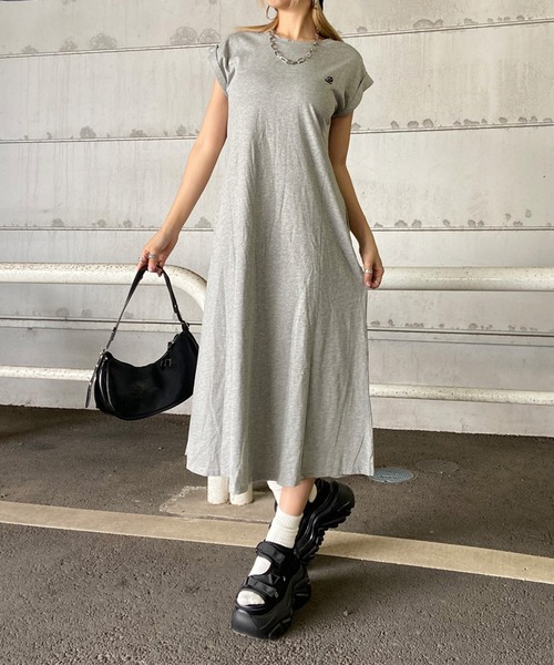 non-hedge(ノンヘッジ)の「ロゴ刺繍Tロングワンピース(ワンピース・レディース・オフホワイト/グレー/ブラック・FREE)」の3枚目の写真