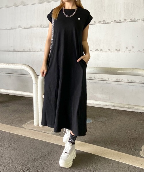 non-hedge(ノンヘッジ)の「ロゴ刺繍Tロングワンピース(ワンピース・レディース・オフホワイト/グレー/ブラック・FREE)」の2枚目の写真