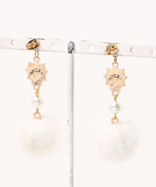 VIBGYOR(ヴィブジョー)の「【charme by pimo 】くすみグリーン ハート ファー(MA)(ピアス(両耳用)・レディース・ホワイト・FREE)」の2枚目の写真