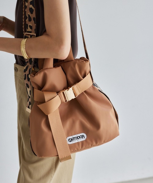 OUTDOOR PRODUCTS(アウトドアプロダクツ)の「BARNYARDSTORM / OUTDOOR PRODUCTS(アウトドアプロダクツ) / 中綿トート【WEB限定カラー】(ショルダーバッグ・レディース・ブラック/ゼブラ/レオパード/キャメル/ブラウン/ホワイト系その他/モカ・FREE)」の6枚目の写真