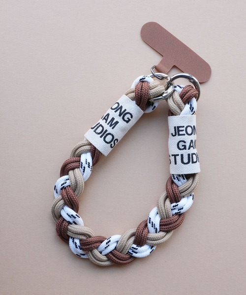 ammy.(エイミードット)の「【 ammy. / エイミードット 】 編み込み カラフル パラコード ショート ストラップ(スマホグッズ・レディース・ブルー/ブラック/ベージュ/レッド/ライトピンク/ダークオレンジ/ミント/ライトグリーン/グリーン/ピンク/オレンジ/パープル/ライトブルー/ベビーピンク/ライム/ブラウン/チョコ/レッド系/グレイッシュブルー/スカイブルー/チェリーピンク/イエロー系/ピンク系・FREE)」の3枚目の写真