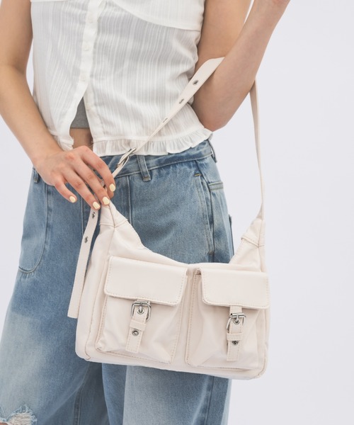 idem（イデム）の「double pocket nylon bag / ダブルポケットナイロンバッグ（ショルダーバッグ・レディース・アイボリー/ブラック/イエロー・FREE）」の2枚目の写真