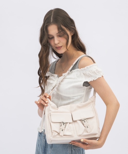 idem（イデム）の「double pocket nylon bag / ダブルポケットナイロンバッグ（ショルダーバッグ・レディース・アイボリー/ブラック/イエロー・FREE）」の6枚目の写真