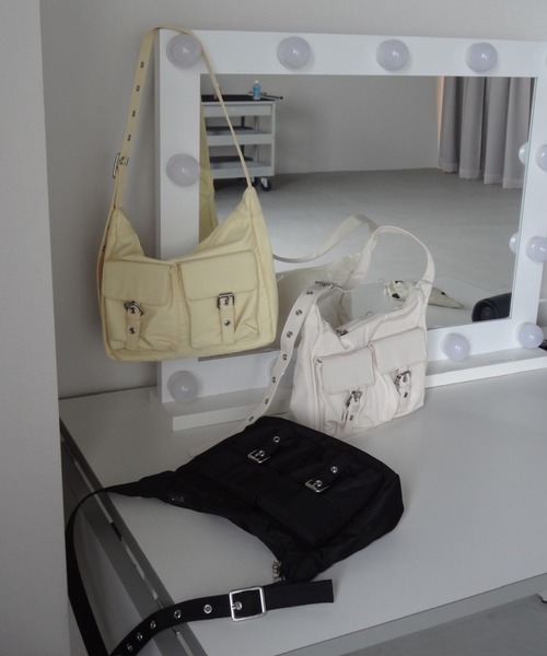 idem（イデム）の「double pocket nylon bag / ダブルポケットナイロンバッグ（ショルダーバッグ・レディース・アイボリー/ブラック/イエロー・FREE）」の22枚目の写真